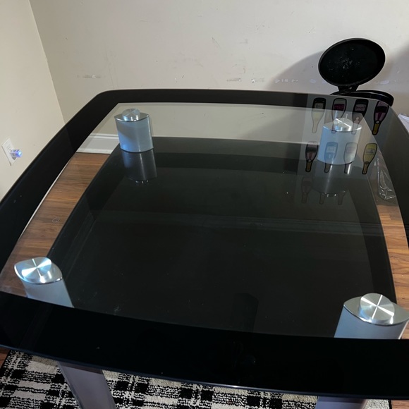 Ultra-modern styling is executed flawlessly in the
design of this Pub Table. - Picture 5 of 5